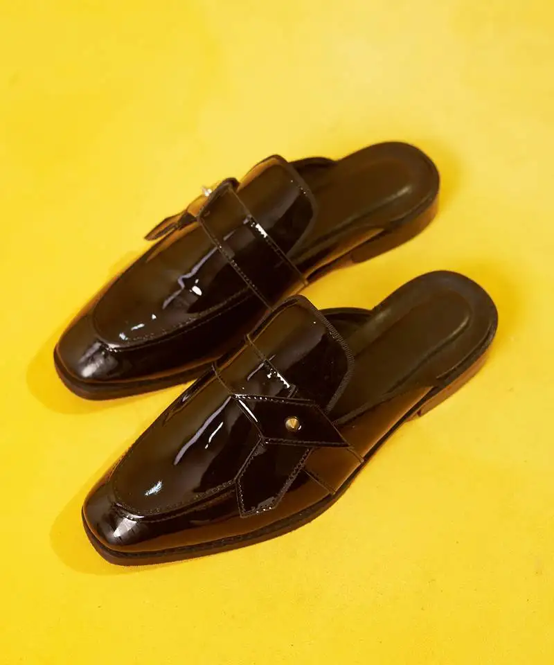Black solid leather mules