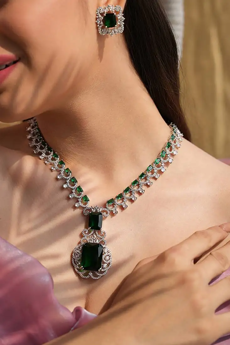 Emerald radiance necklace set