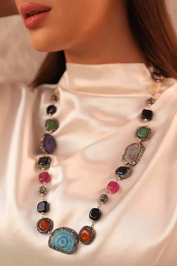 Intricate semi-precious stones necklace set