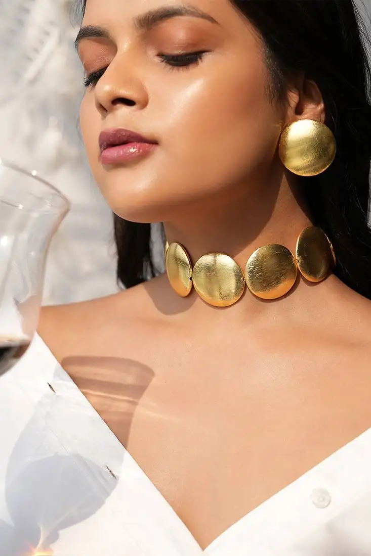 Anti-tarnish aurora golden round disc necklace