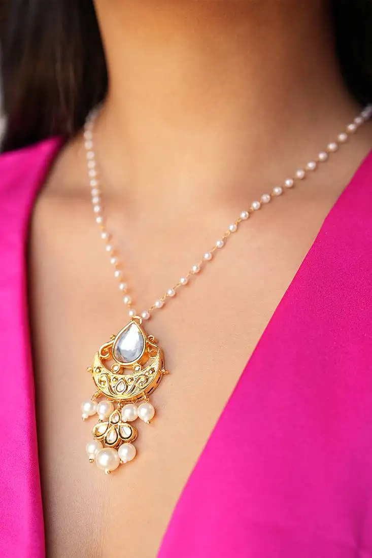 Minimal white pendant necklace