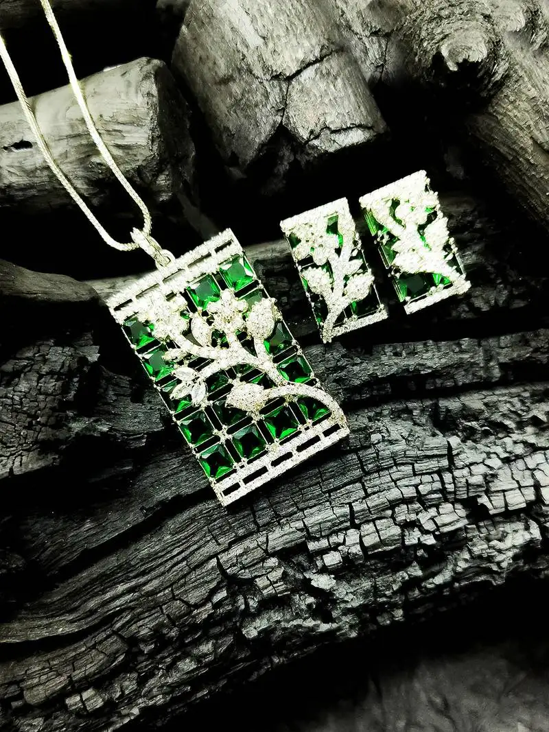 Silver plated square green ad pendant set with earrings