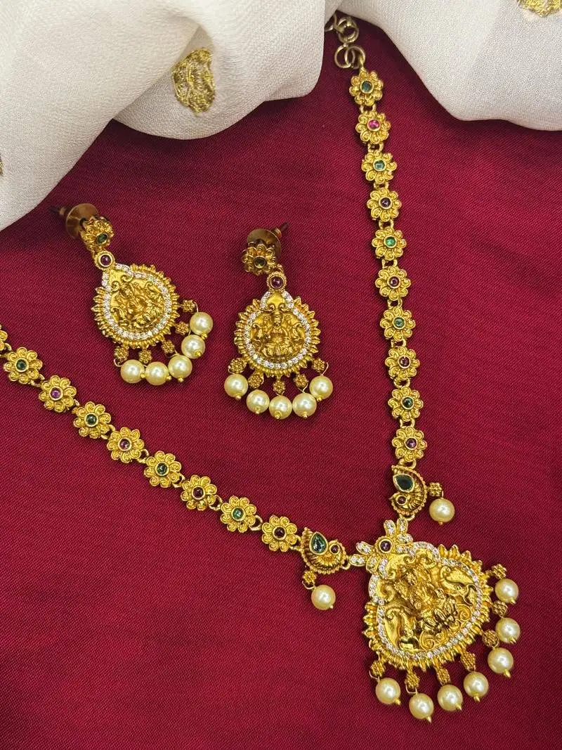 Antique gold south indian short necklace set