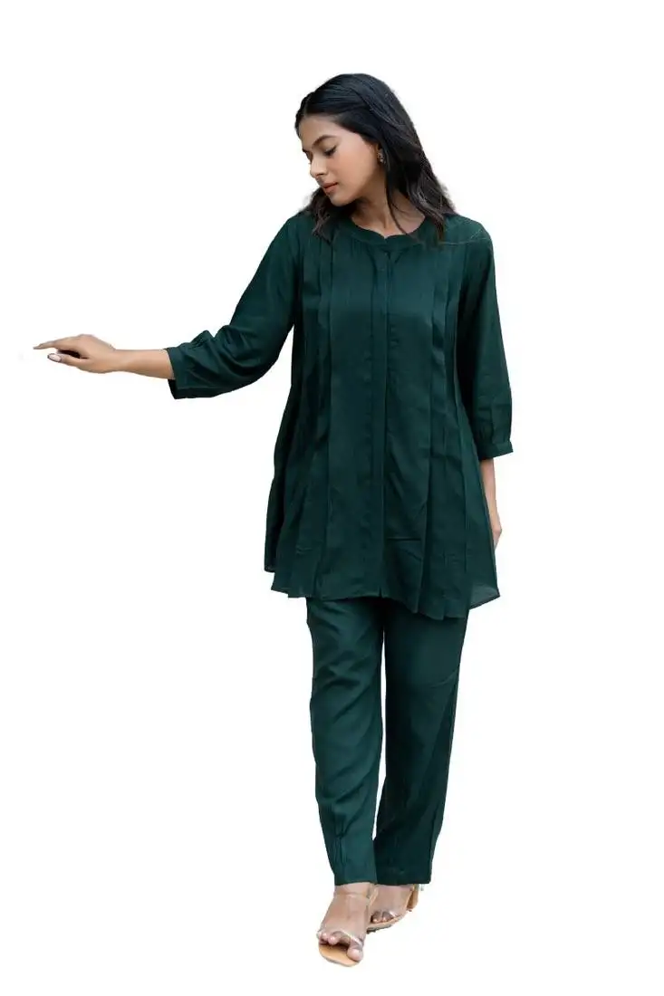 Green sweetheart neck with flared sleeve co-ord set