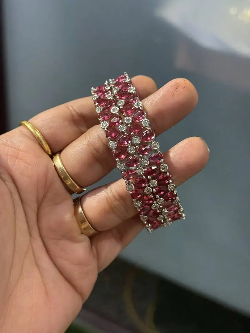 Zircon red bangle set