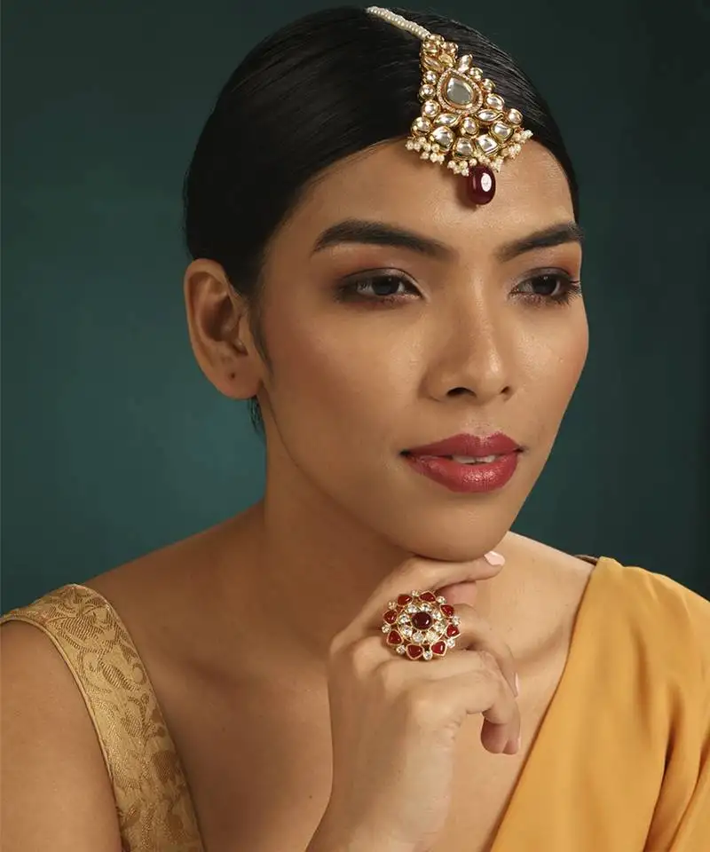 Red kundan maang tikka