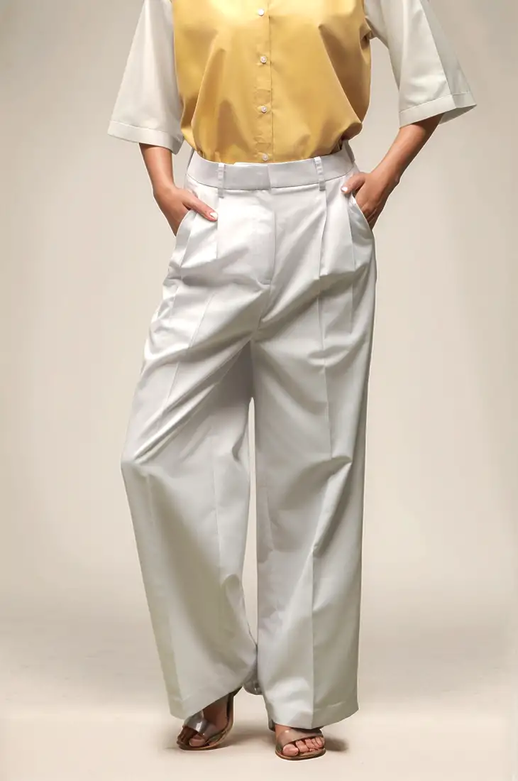 Viaana velvet ears rubber band with attached pearls brown color