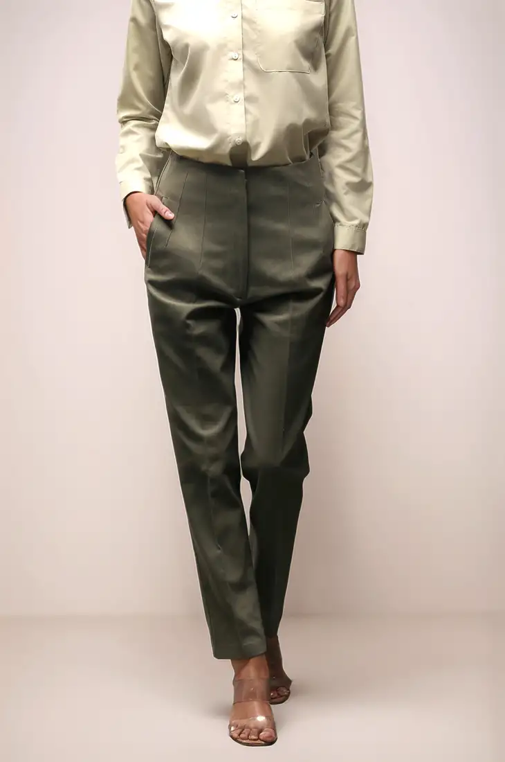 Viaana velvet knot hair band with attached pearl magenta color