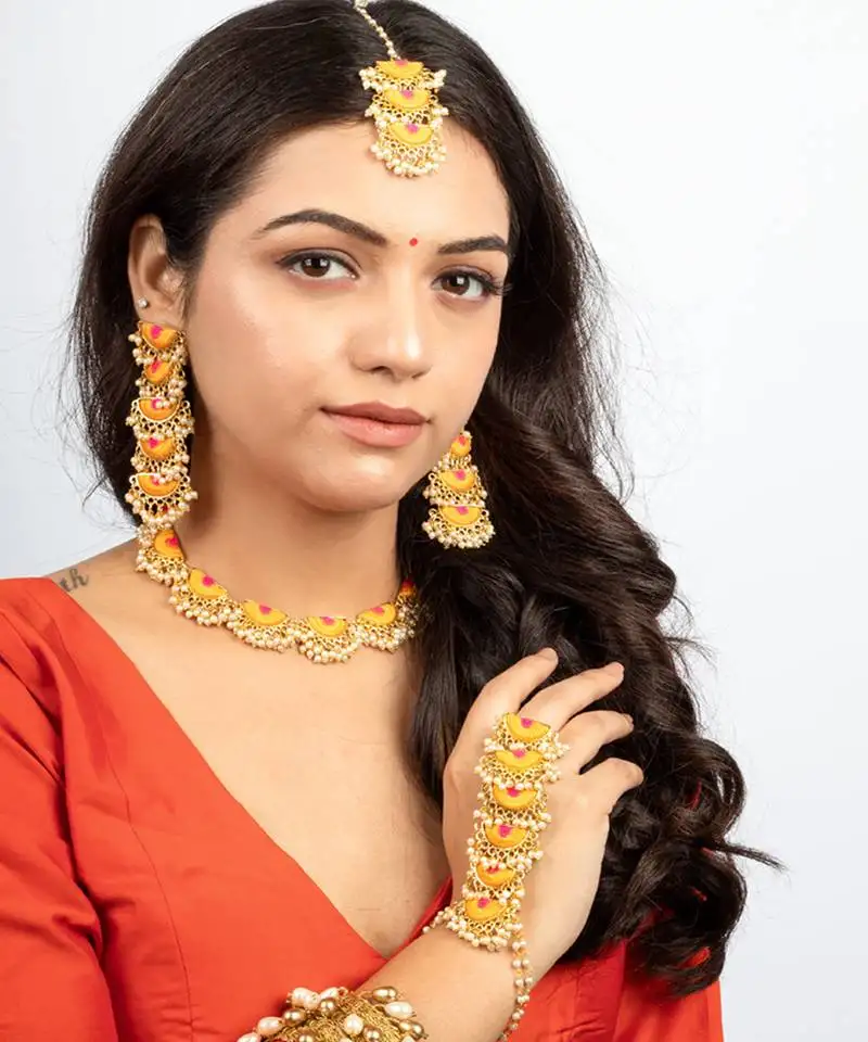 Sunburst symphony mustard & hot pink necklace set