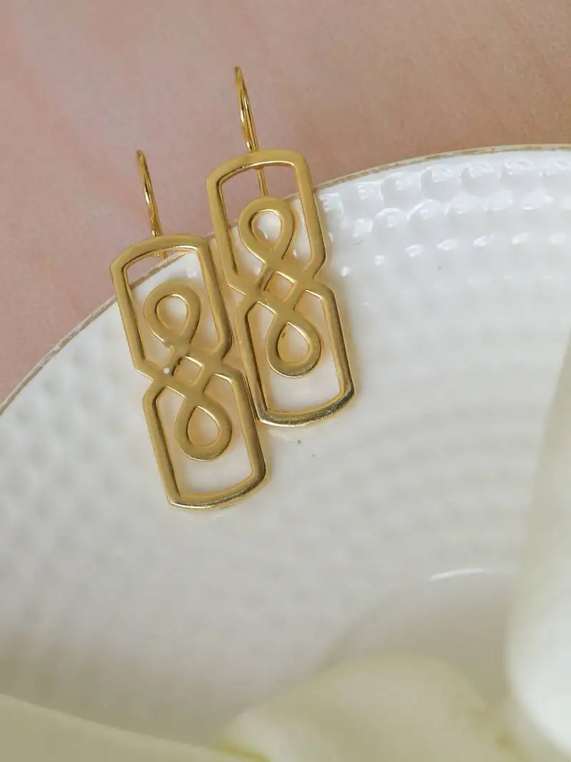 Elegant gold plated hook earring