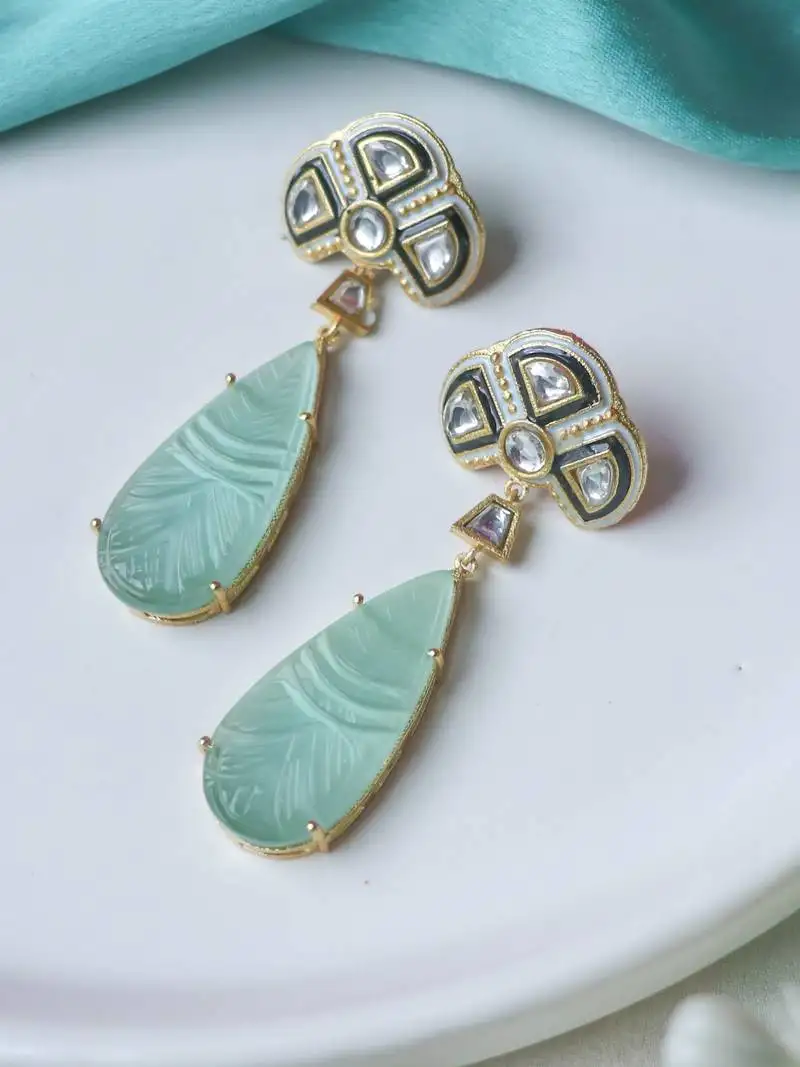 Elegant mint carving stone earring