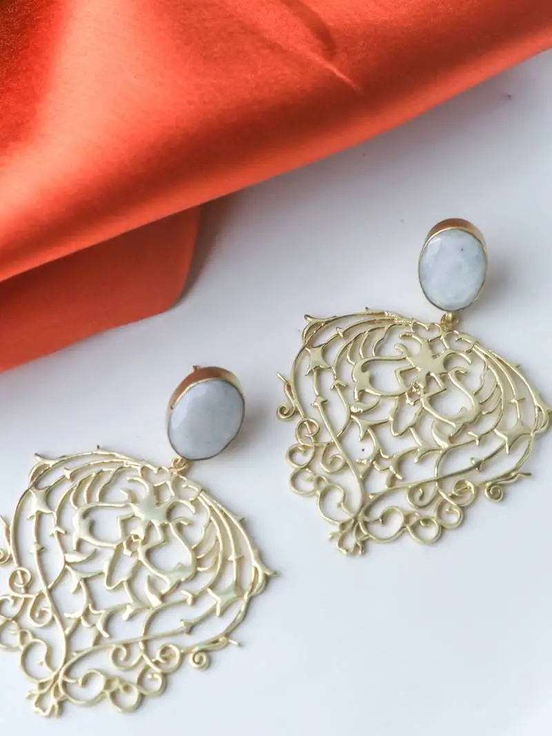 Handcrafted heart shape white earring