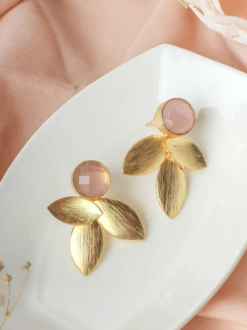 Delight pink leaf studs