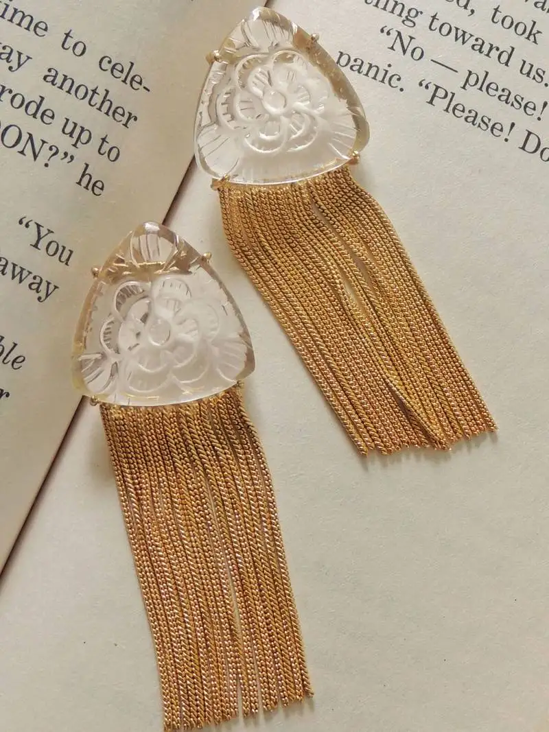 Western white craving stone chain earring
