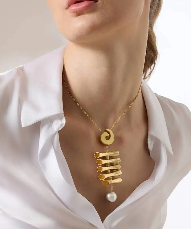 Gold thenira necklace