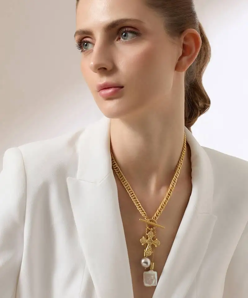 Gold ormaira necklace