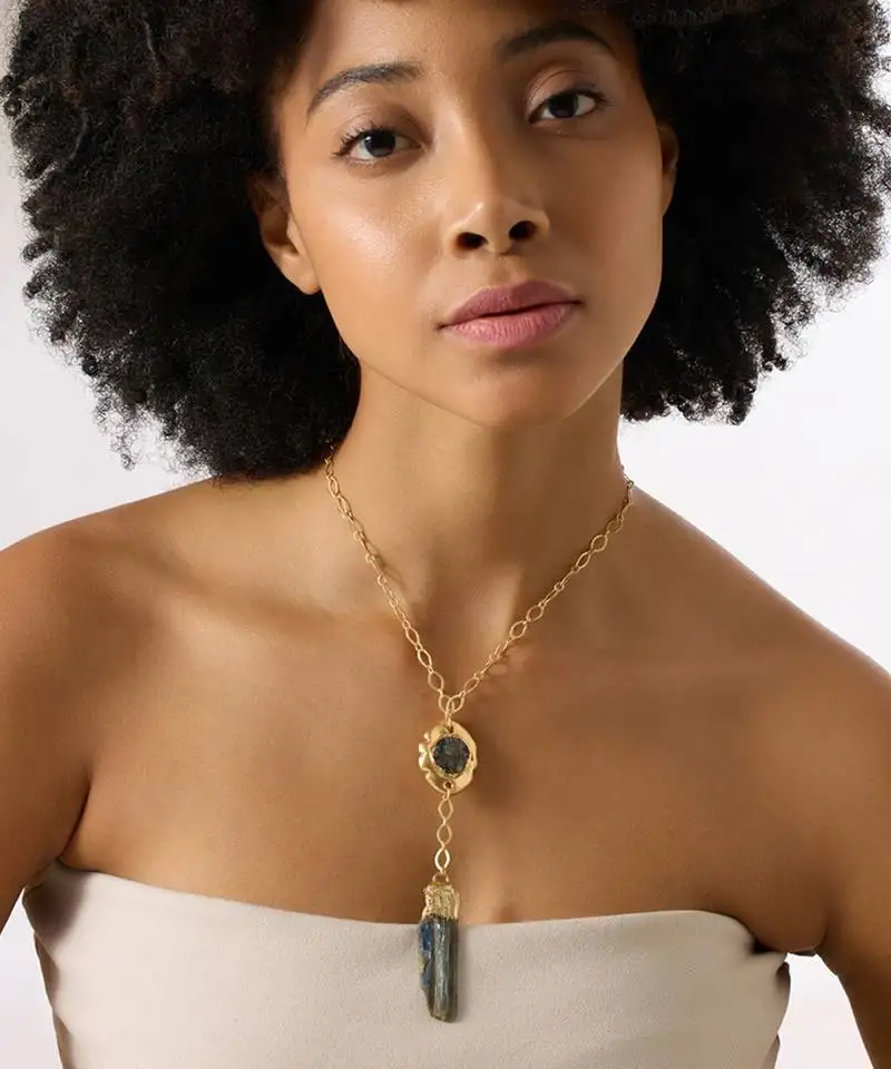 Black vareth necklace