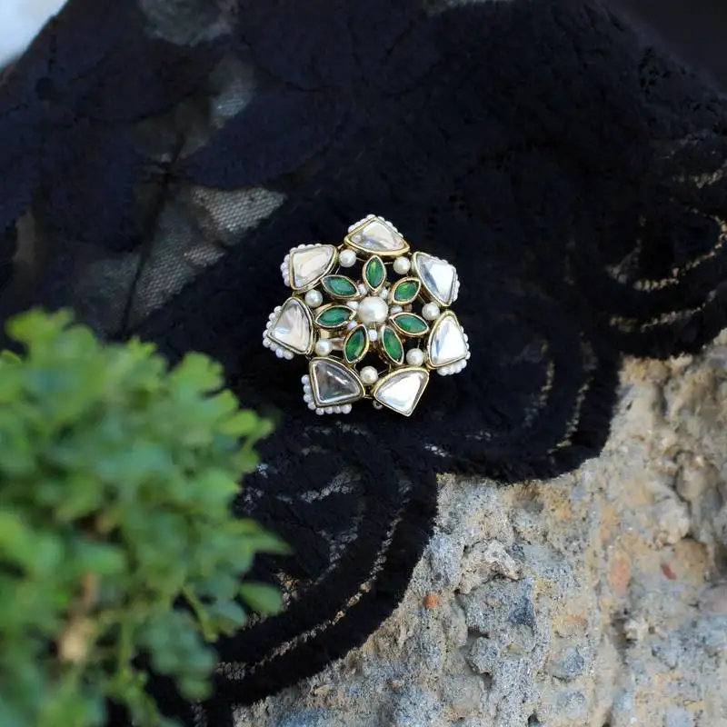 Geometric aesthetic ring