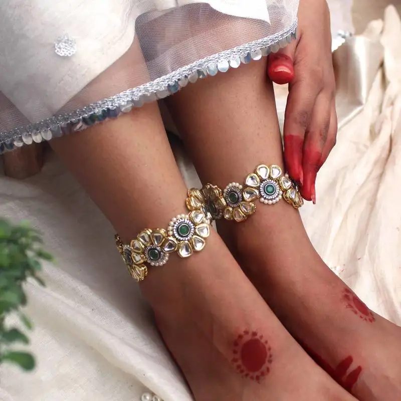 Symmetry stride anklet