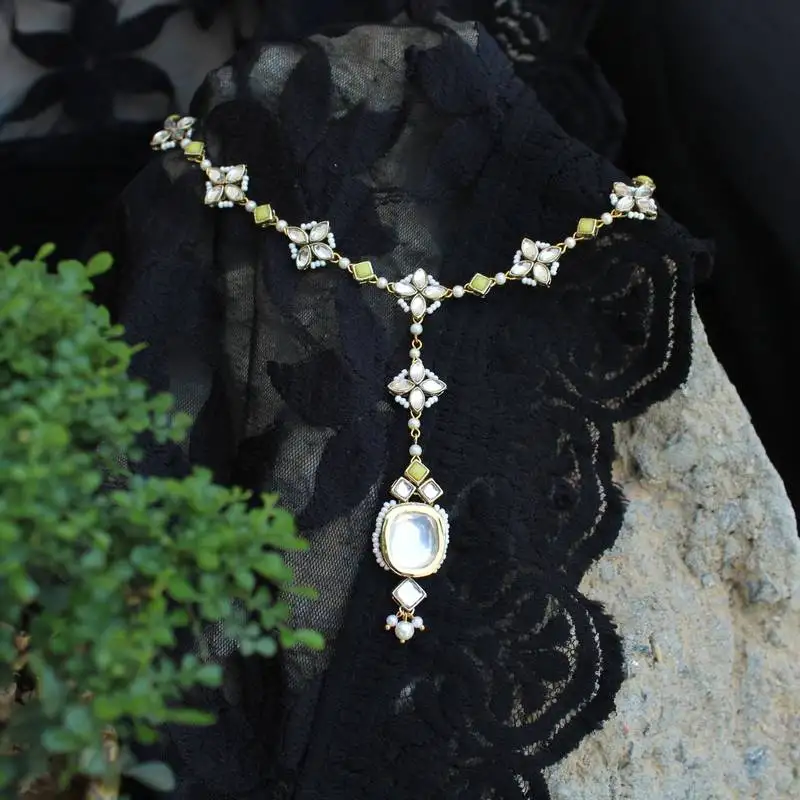 Minty winty maangtika