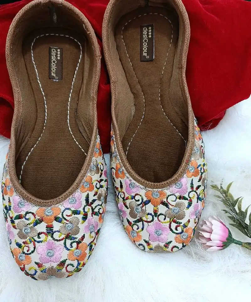 Cushioned offwhite multicolor floral flats