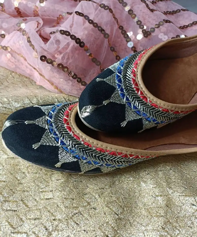 Embroidered black zari flats