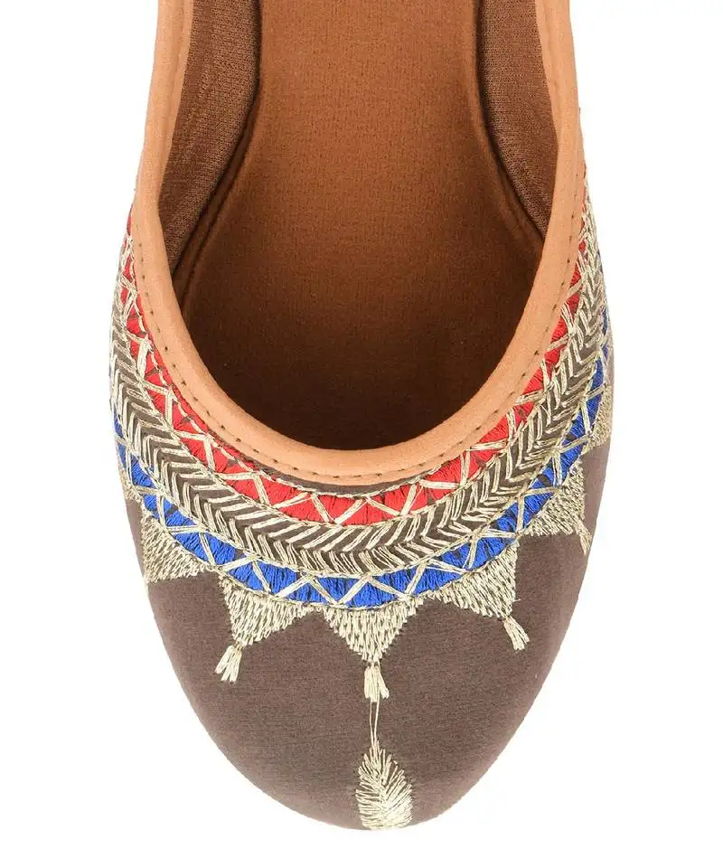 Embroidered grey zari flats