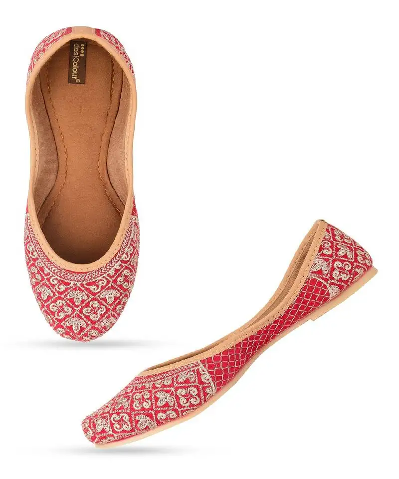 Cushioned red zari woek flats