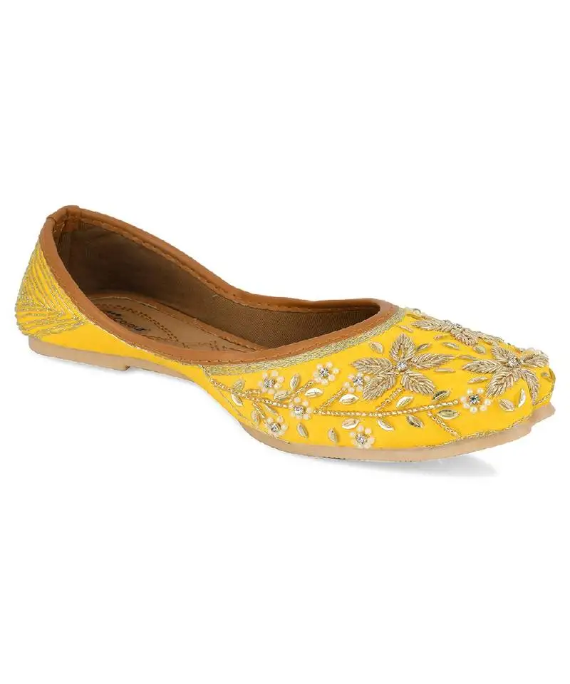 Yellow dabka flats