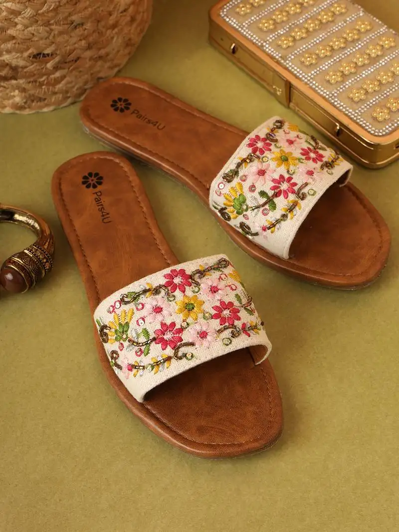 Women embellished embroidered canvas flip-flop flats