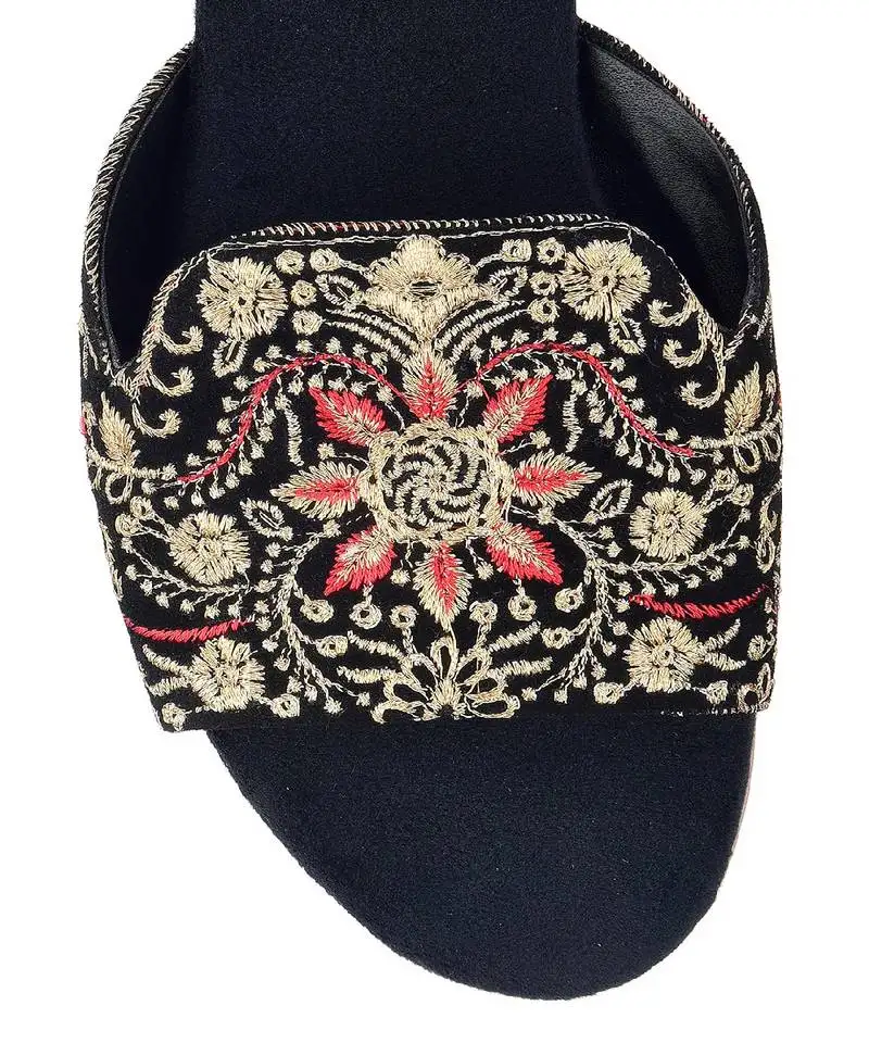 Black thread work slider flats