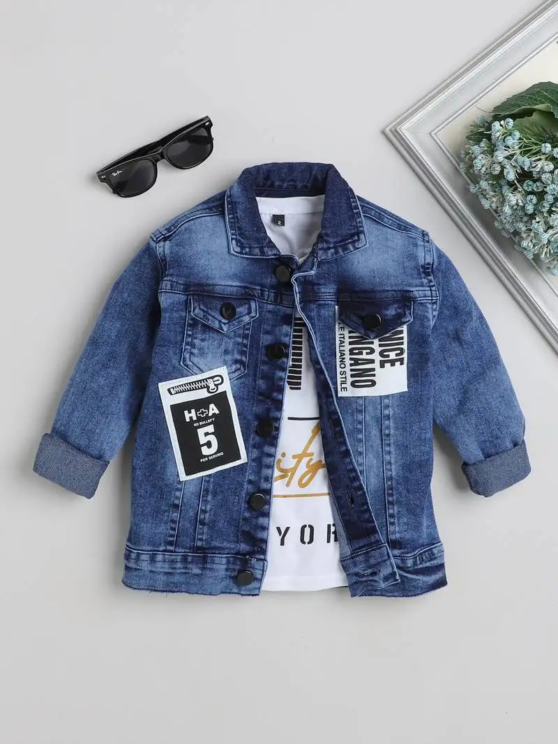 Blue printed t-shirt with front pocket denim jacket