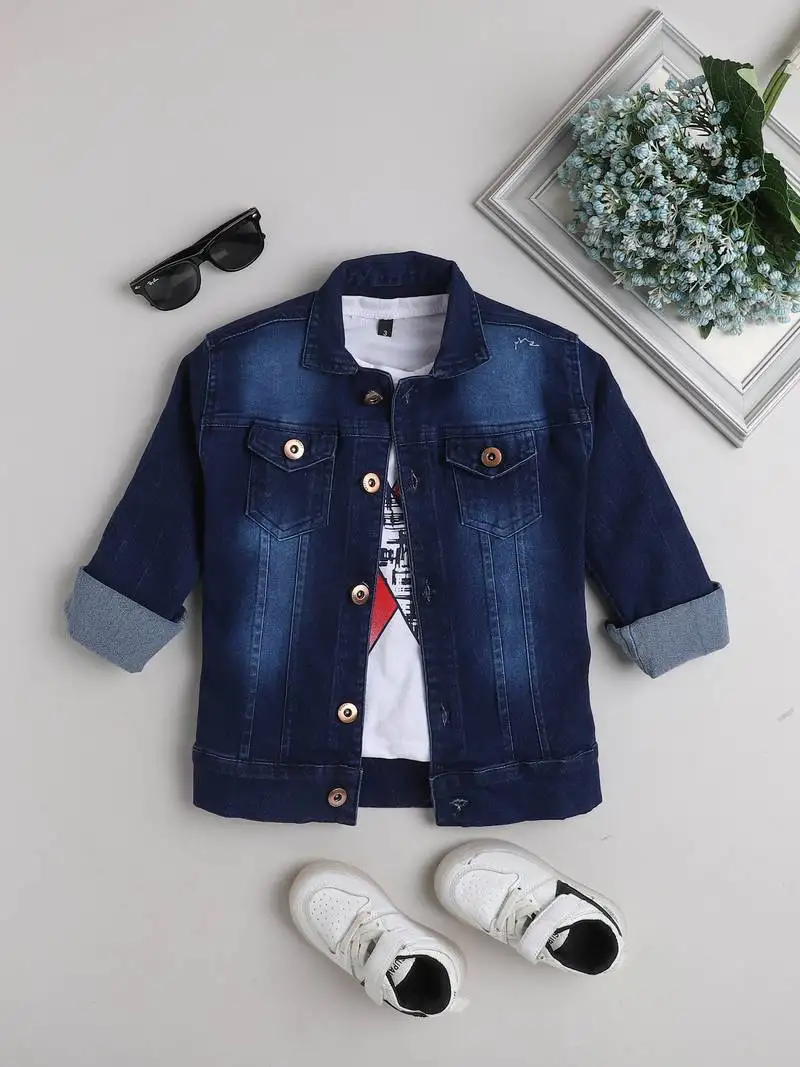 Navy blue printed t-shirt with buttoned denim jacket