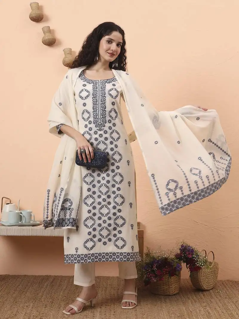 Off-white handloom cotton kurta dupatta pant set with cotton mal lining
