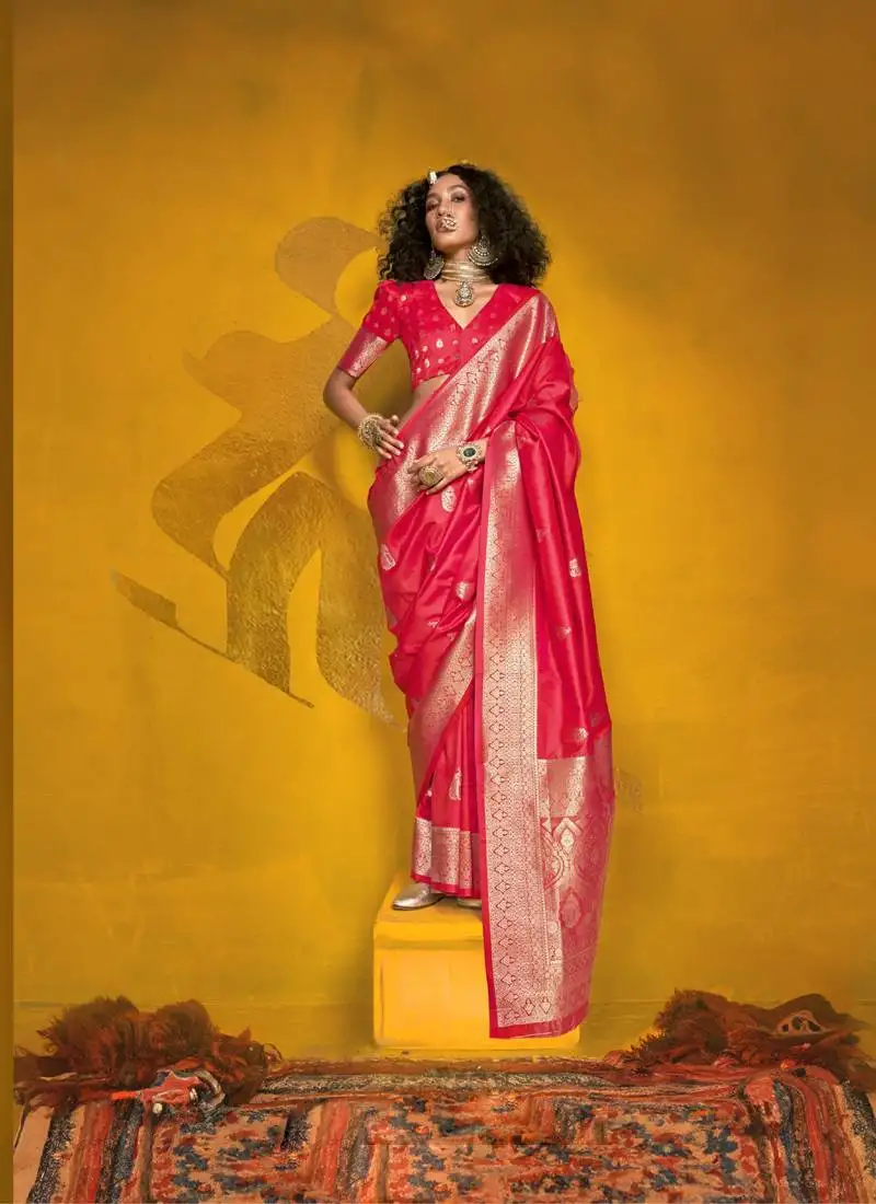 Red two tone handloom weaving silk blend saree with contrast pallu