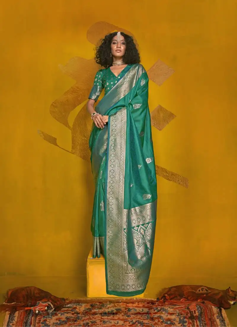 Peacock green two tone handloom weaving silk blend saree with contrast pallu