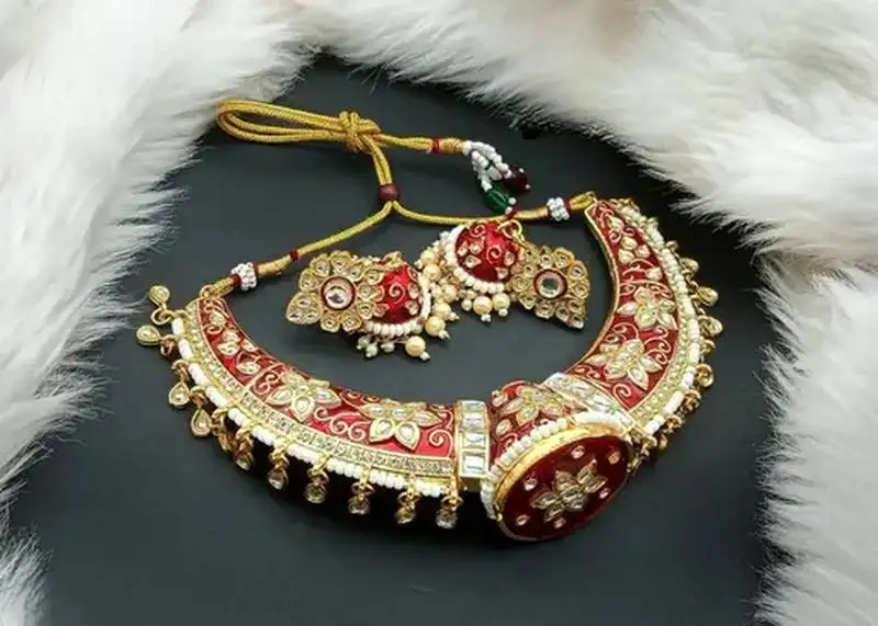 Luxurious red kundan choker necklace set - traditional indian handcrafted gold-plated jewelry with earrings