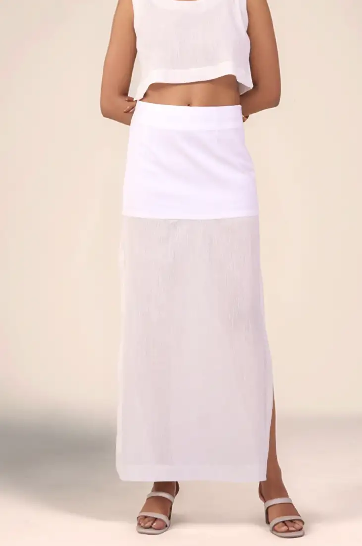 Parrot solid banarasi art silk woven saree comes with matching blouse