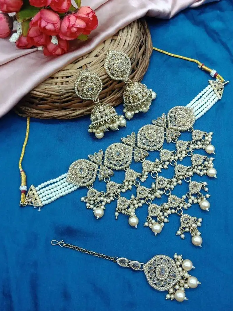 Traditional kundan choker necklace set with earrings & maang tikka – handcrafted bridal jewelry for weddings & festivals