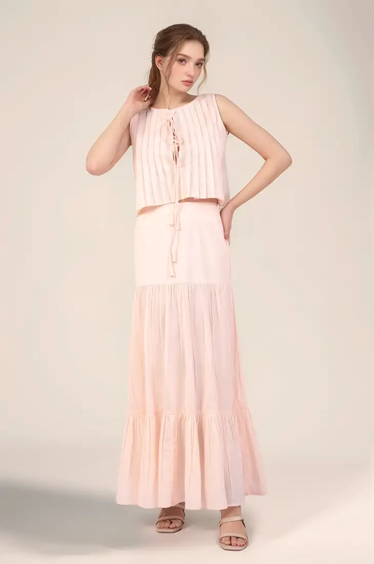 Red solid banarasi art silk woven saree with matching blouse