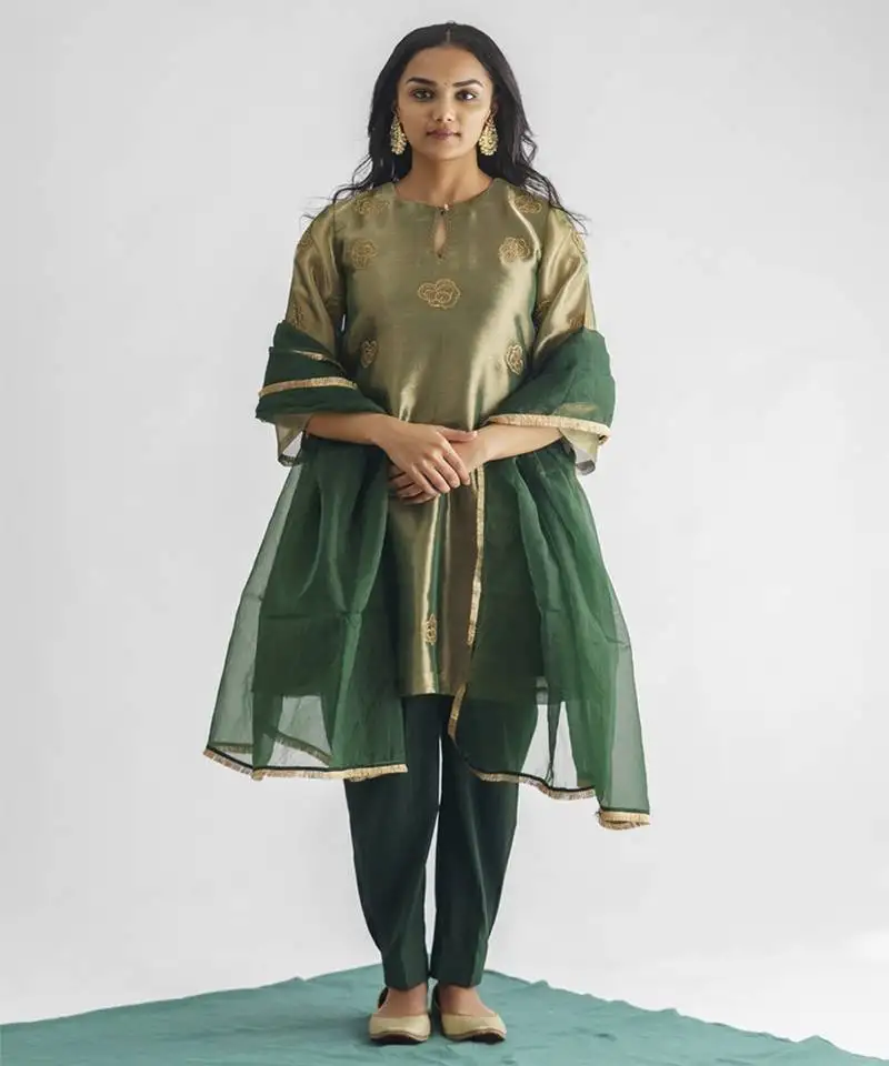 Green floral embroidered tissue fabric kurta with pant