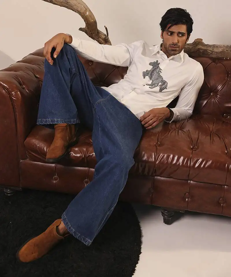 White plain cotton men's shirt with a dazzling horse design