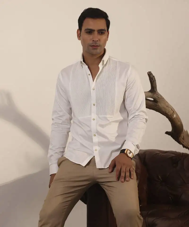 White plain cotton men's shirt