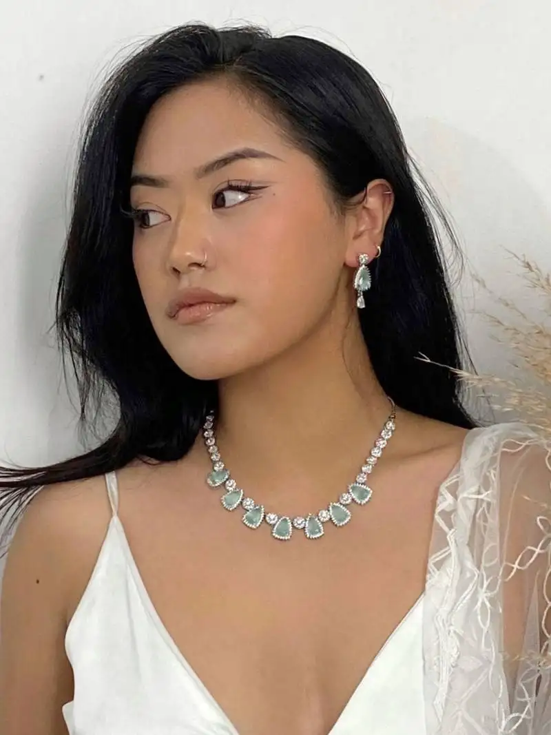 Delight silver plated mint stone necklace with studs