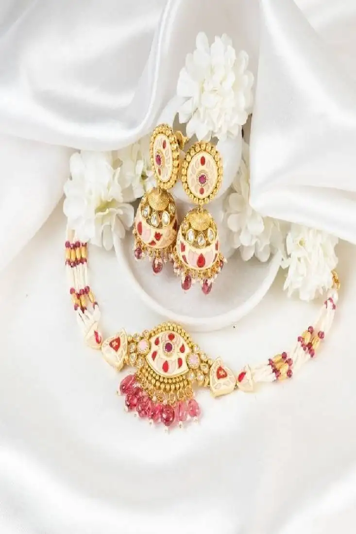 Daisy pearl necklace