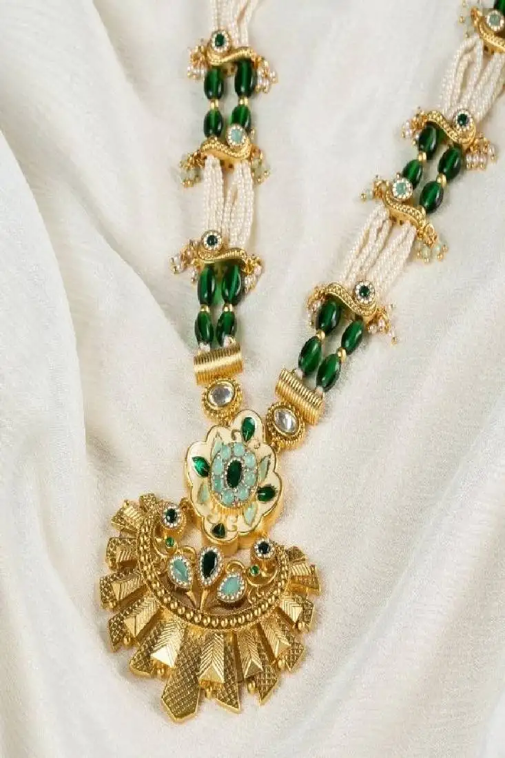 Keira green golden necklace