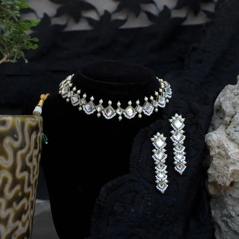 V s square full set with necklace and earrings