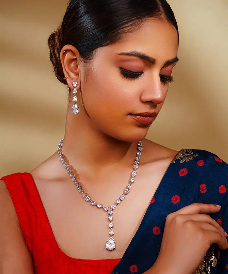 White diamond white finish necklace set