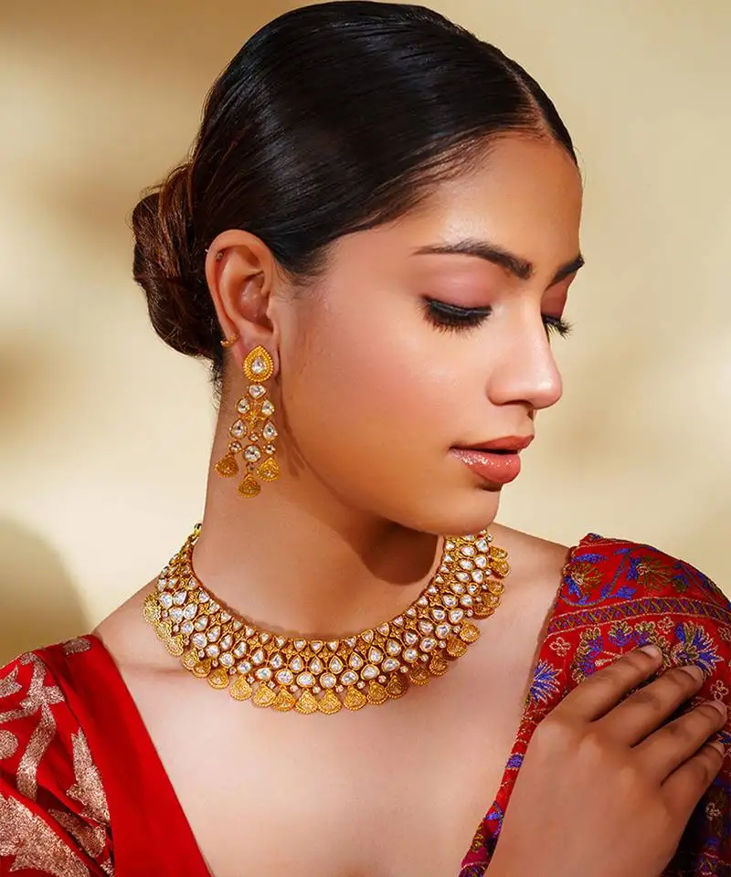 Elegant and stylish pair of kundan haathphools