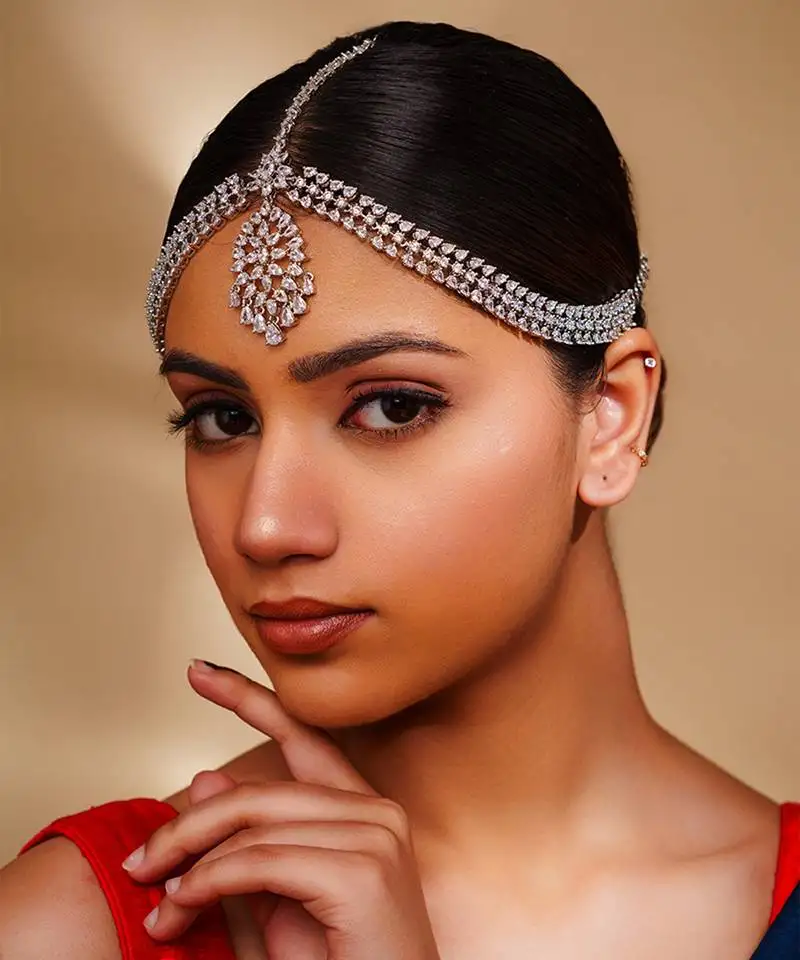 Elegant and stunning diamond mathapatti